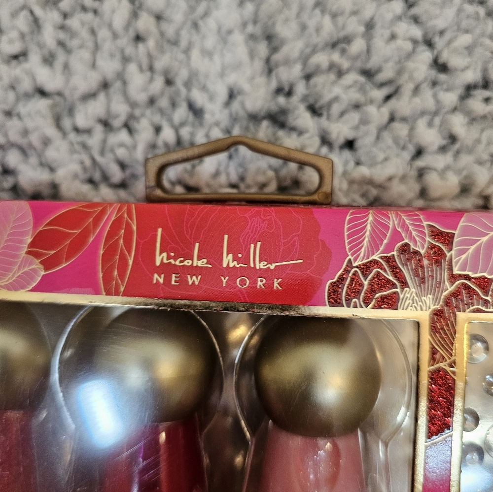 2/$20 Nicole Miller Manicure Set - Picture 3 of 6